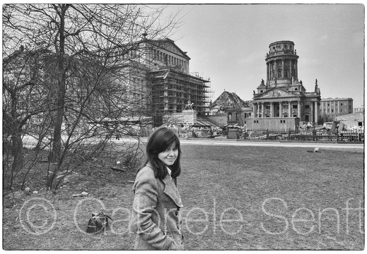 1976 nah der Baustelle am Gendarmenmarkt Berlin