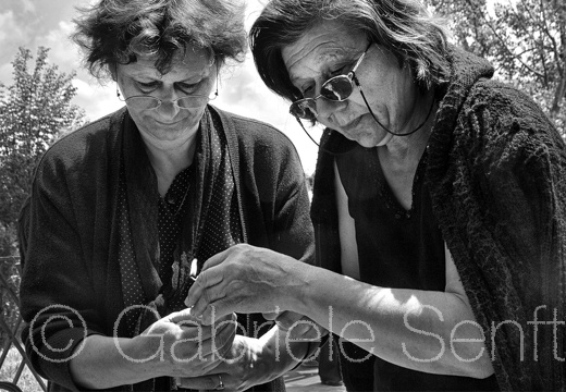 Mai 2012 Jasmina Zivkovic und ihre Schwester Nevenka 